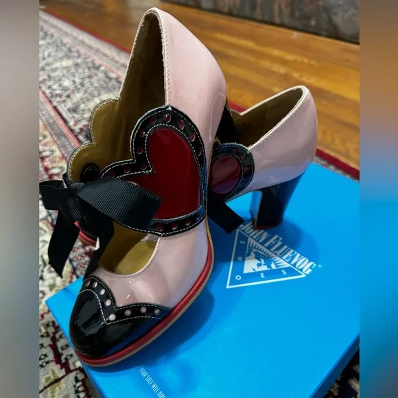 John Fluevog Attic heart ❤️ Mary Jane, size 7.5, fits more like 6.5. Pristine. - Picture 10 of 13